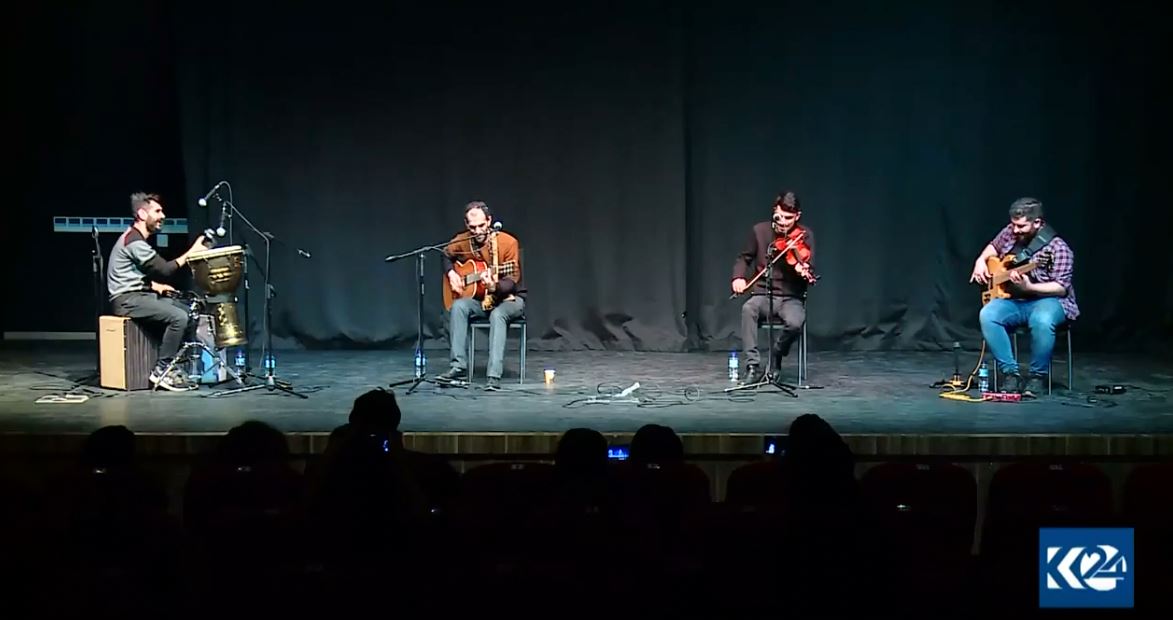 li Enqereyê dengên stiranên Kurdî bilind dibin